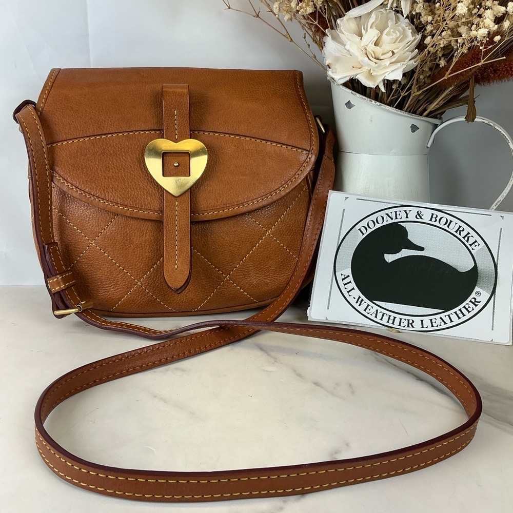 Dooney & Bourke Tan Leather Crossbody Flap‎ Saddle Bag Gold Heart Clasp Vintage